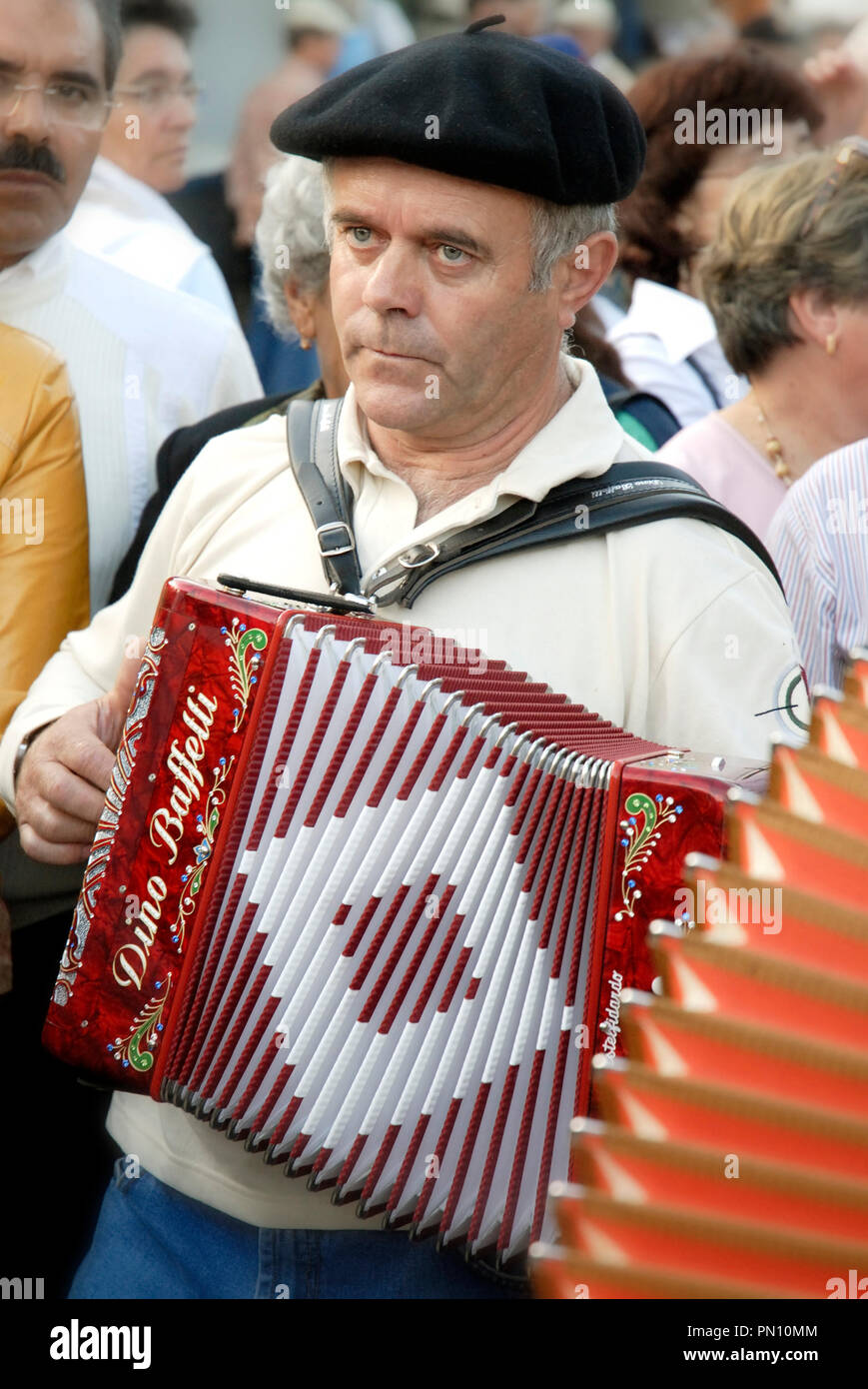 Joueur de concertina. Barrenta, Portugal Photo Stock - Alamy
