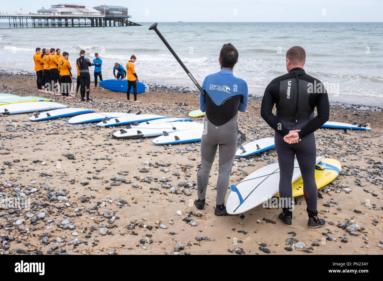 Classe de surf sur la plage de Cromer, Norfolk UK Banque D'Images