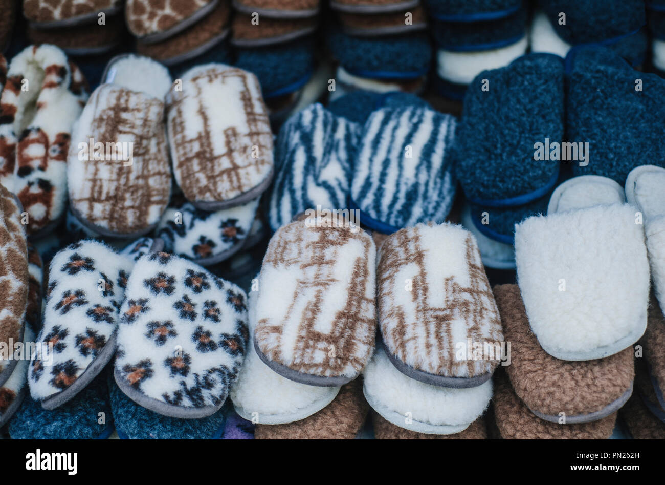 De nombreuses femmes chaudes et l'homme en laine chaussons Banque D'Images