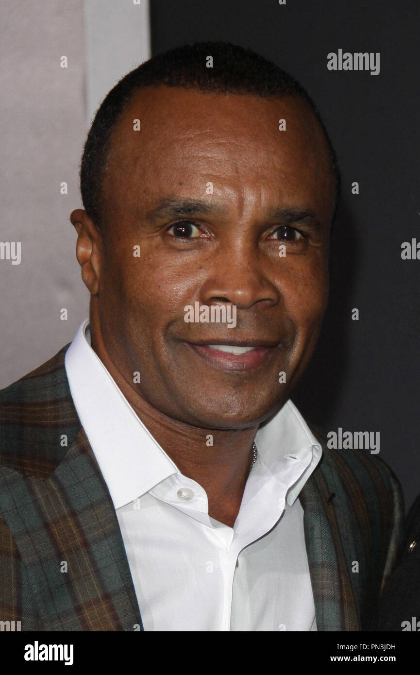 Sugar Ray Leonard, Bernadette Robi 11/19/2015 Le Los Angeles World Premiere de 'croyance' qui s'est tenue à Regency Village Theatre de Los Angeles, CA Photo par Izumi Hasegawa / HNW / PictureLux Banque D'Images