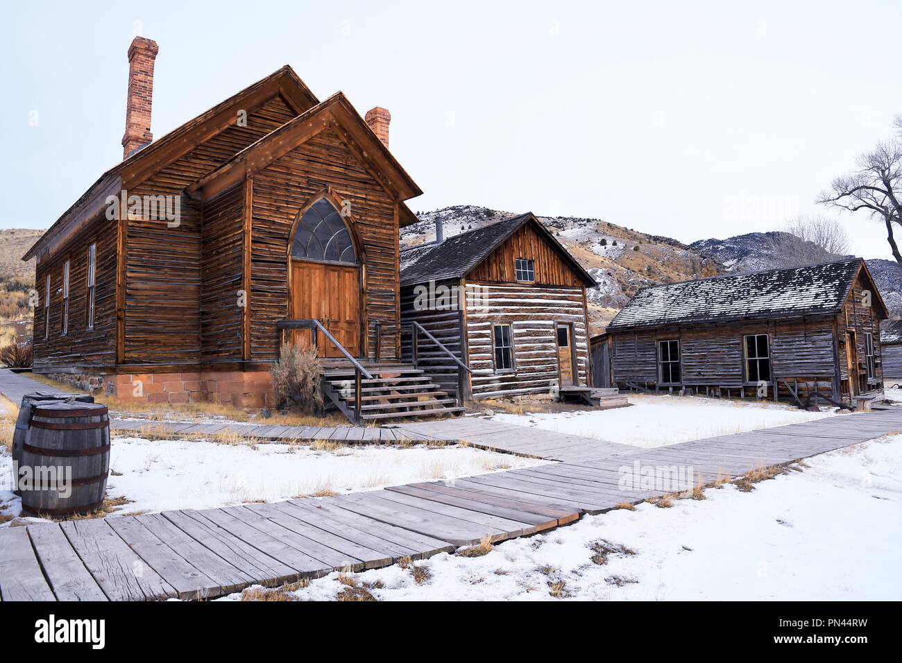 BANNACK, Montana, USA - 15 décembre 2017 : vieux bâtiments rustiques en hiver à Bannack Historic State Park Banque D'Images