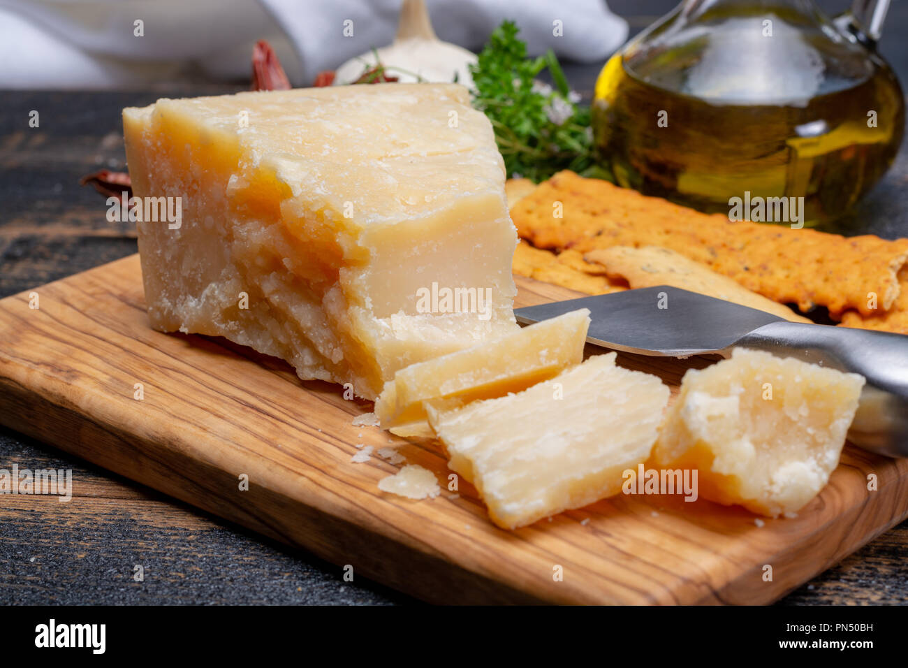 Fromage Italien Souvent Cuisiné Avec Des épinards Commandez En Ligne Du Fromage D'italie De Première Qualité 25 Cuisine italienne traditionnelle - âgés de 36 mois dans les caves de