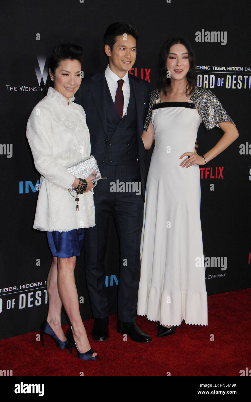 Michelle Yeoh, Harry Shum Jr., Natasha Liu 02/22/2016 Bordizzo "Crouching Tiger, Hidden Dragon : Sword of Destiny' Premiere tenue à Universal CityWalk AMC 19 à Universal City, CA Photo par Kazuki Hirata / HNW / PictureLux Banque D'Images