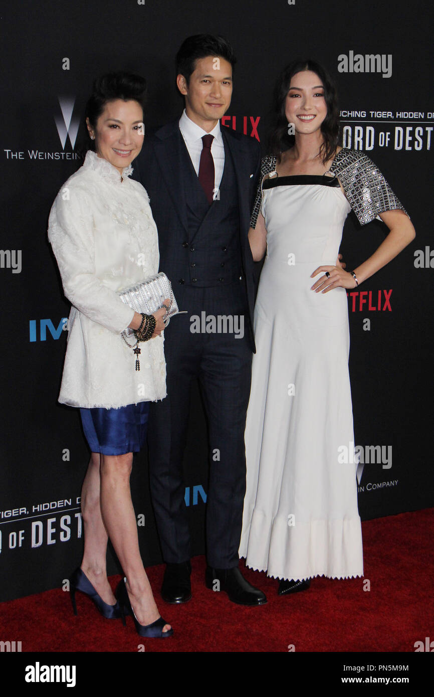 Michelle Yeoh, Harry Shum Jr., Natasha Liu 02/22/2016 Bordizzo "Crouching Tiger, Hidden Dragon : Sword of Destiny' Premiere tenue à Universal CityWalk AMC 19 à Universal City, CA Photo par Kazuki Hirata / HNW / PictureLux Banque D'Images