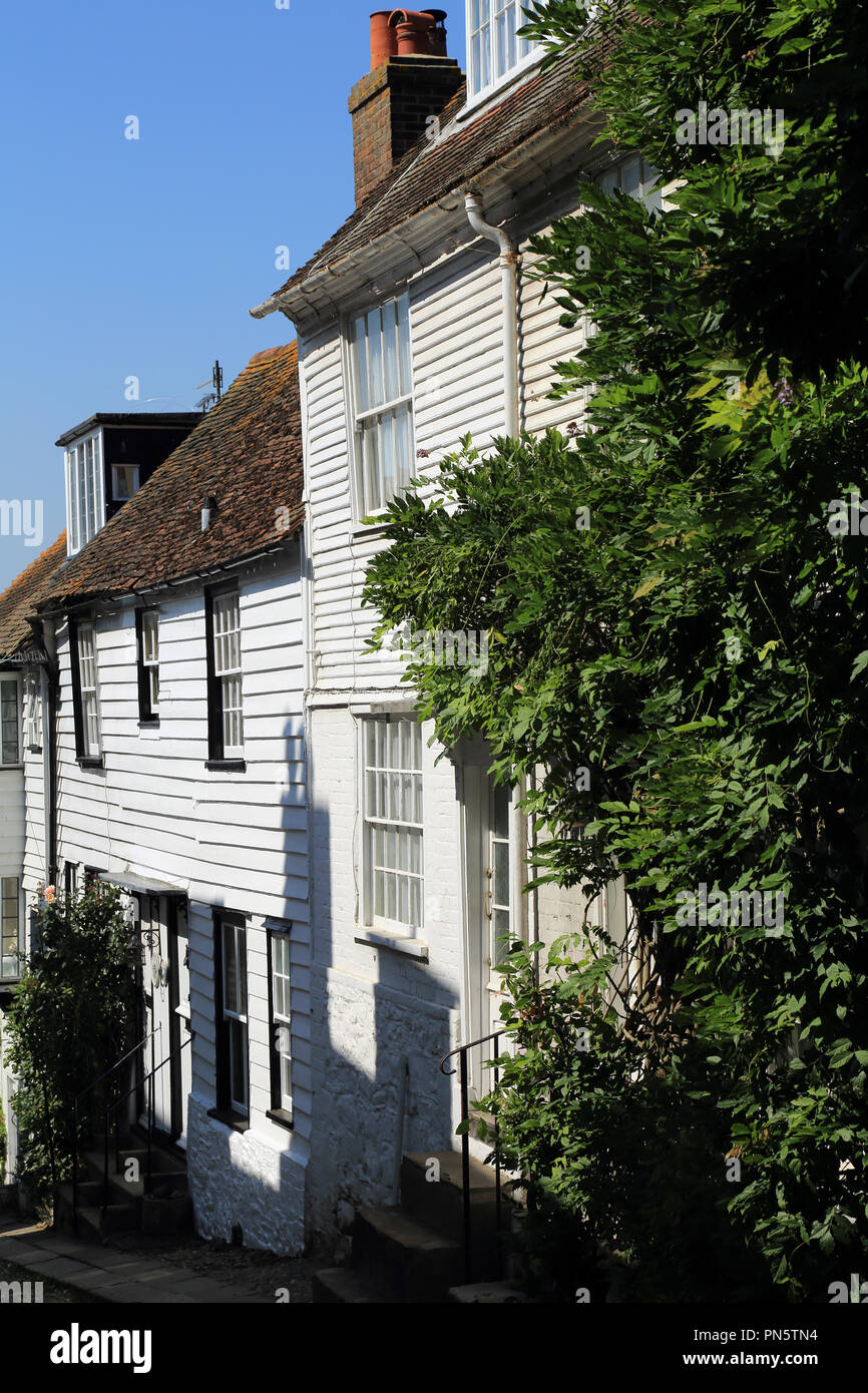 Maisons en bois traditionnelles sur hillside street, Mermaid Street, Rye, East Sussex, Royaume-Uni Banque D'Images