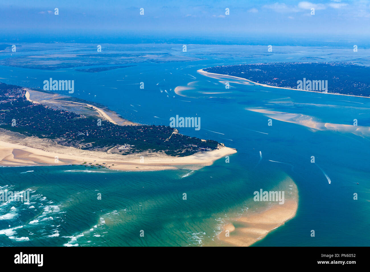 Lege-Cap-Ferret (sud-ouest de la France) : Vue aérienne de la presqu'île du Cap Ferret, à l'entrée de la Baie d'Arcachon (pas disponible pour carte postale editi Banque D'Images