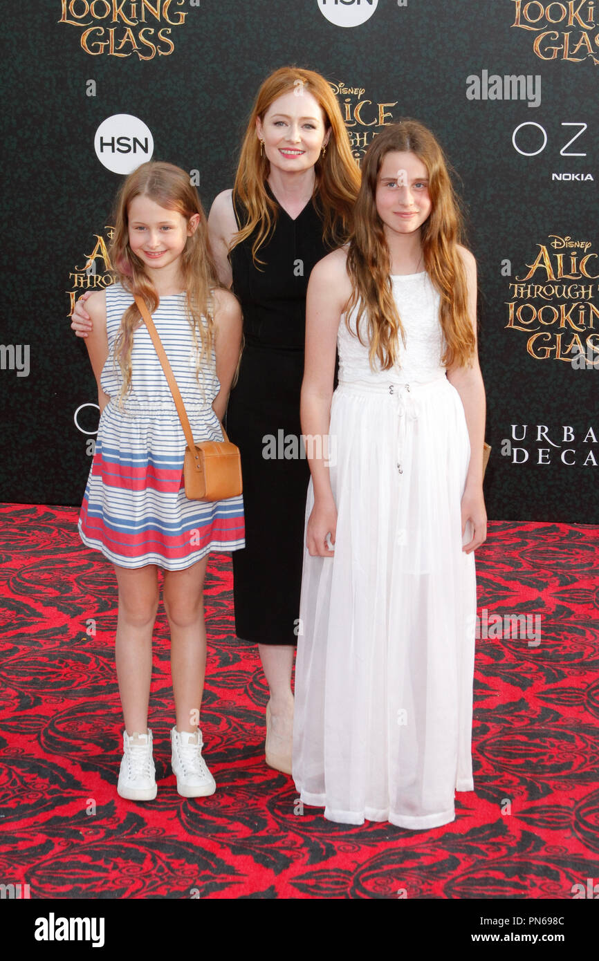 Miranda Otto à la première de Disney's 'Alice à travers le miroir' qui a eu lieu au El Capitan Theatre à Hollywood, CA, le 23 mai 2016. Photo par Joe Martinez / PictureLux Banque D'Images
