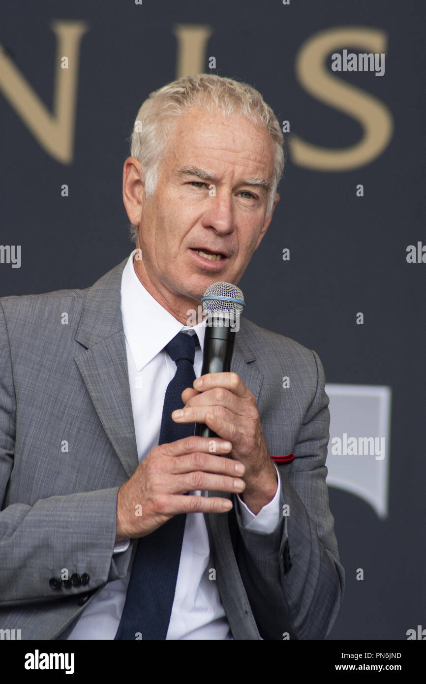 Chicago, Illinois, USA. 19 Sep, 2018. La deuxième édition annuelle de la laver Championnat coupe a lieu à Chicago du 21 au 23 septembre 2018. John McEnroe est capitaine de l'équipe Monde et Bjorn Borg agit comme capitaine de l'équipe Europe. Certains des meilleurs joueurs de tennis du monde entier concourent dans ce nouveau tournoi prestigieux nommé d'après la légende du tennis Rod Laver. Photo : John McEnroe taliking à Chicago Cérémonie de bienvenue à l'Pavillon Pritzker. Credit : Karen I. Hirsch/ZUMA/Alamy Fil Live News Banque D'Images