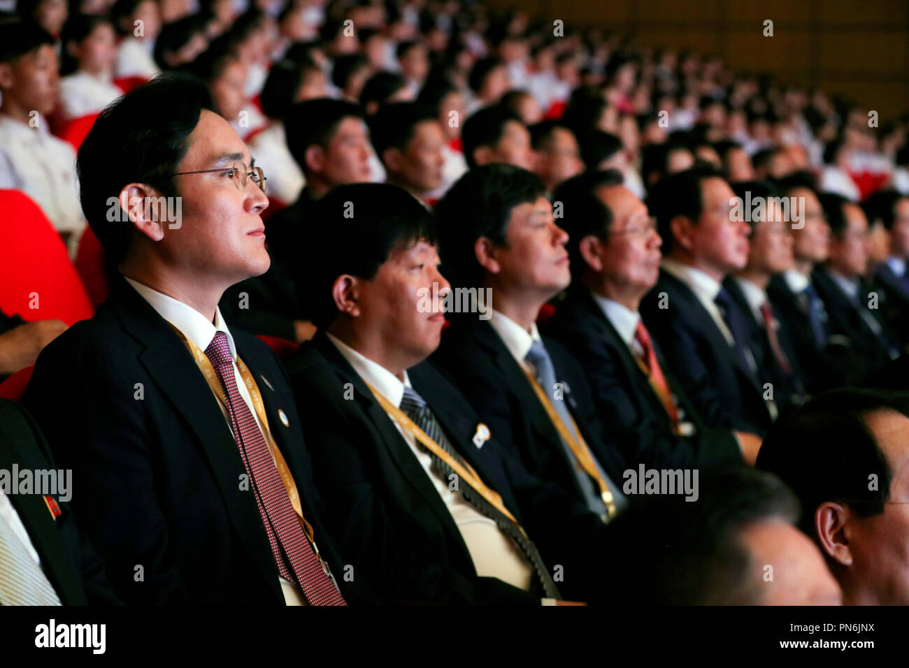 Sommet intercoréen, Sep 19, 2018 : Vice-président de Samsung Electronics Lee Jae-Yong (L) visite le Palais des Enfants Mangyongdae, un établissement public géré par Korean Youth Corps, à Pyongyang, la Corée du Nord. EDITORIAL N'utilisez que du corps de presse Crédit : Pyeongyang/Piscine/AFLO/Alamy Live News Banque D'Images