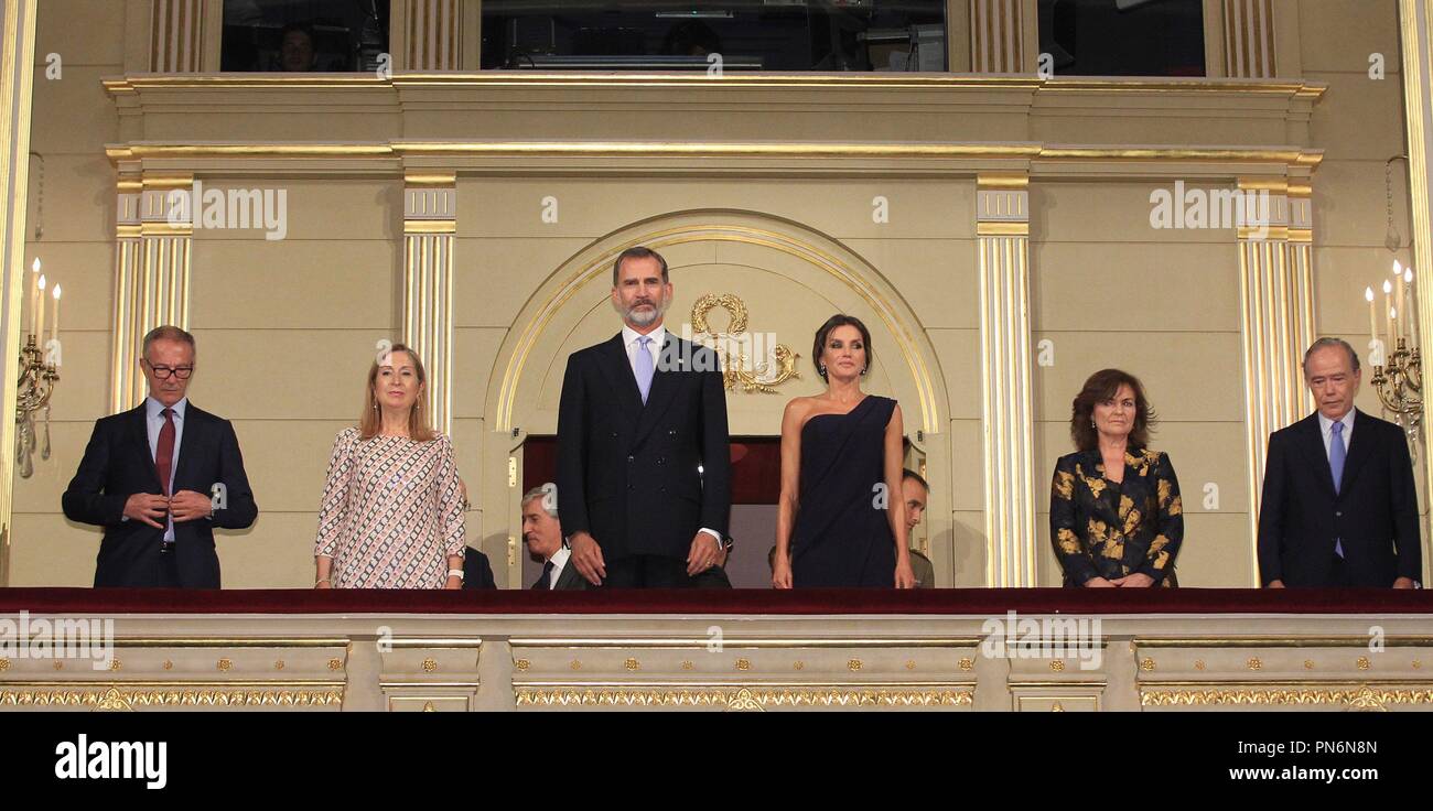 GRAF6773. MADRID, 19/09/2018.- Los junto a la la présidente del Congreso de los Diputados, Ana Pastor (2i), la del Ejecutivo, Carmen Calvo (2d), Ministro de Cultura, José (i)