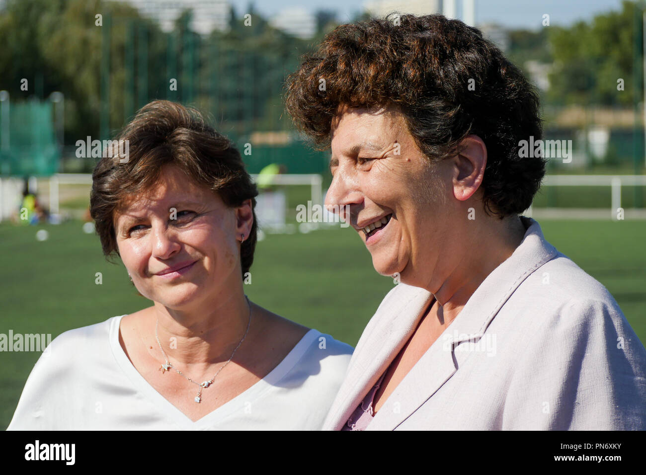 Villeurbanne, France, September 20th, 2018 : accompagné par Frédérique Vidal, Ministre de l'enseignement supérieur, ancien champion de natation et nouvellement promu Ministre des Sports, Roxana Maracineanu est perçu à l'INSA et de STAPS Villeurbanne, près de Lyon (Centre-est de la France) le 20 septembre 2018, qu'elle rencontre les membres de l'organisation des Jeux Olympiques de courtoisie et Fédération française de sports, des étudiants et des champions, à l'occasion de la génération 2014 Lancement officiel de l'étiquette pour les universités. Crédit photo : Serge Mouraret/Alamy Live News Banque D'Images