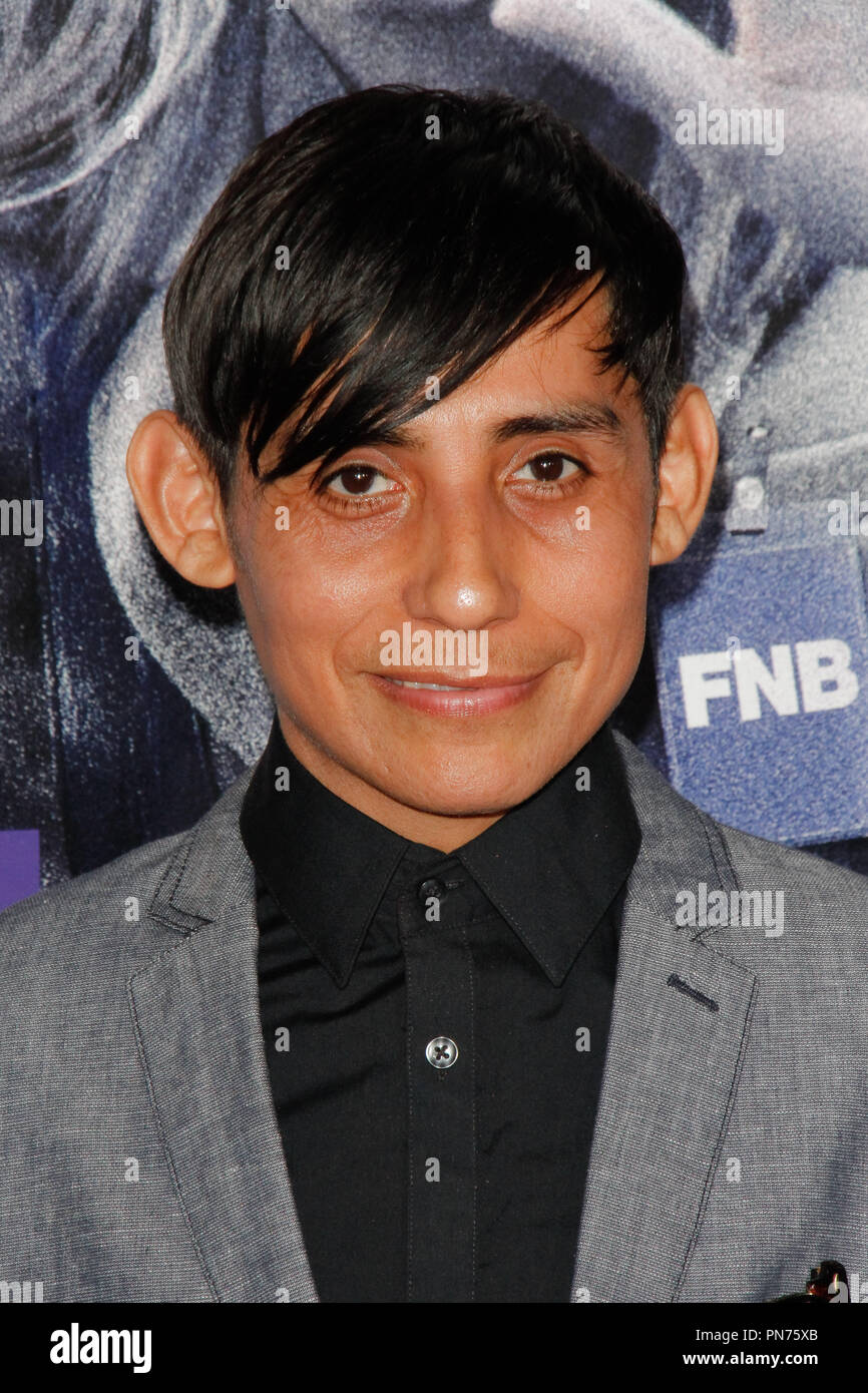 Luis Chavez lors de la première de Warner Bros Pictures' 'crise' de notre marque est tenue à l'Théâtre chinois de Grauman à Hollywood, CA, le 26 octobre 2015. Photo par Joe Martinez / PictureLux Banque D'Images