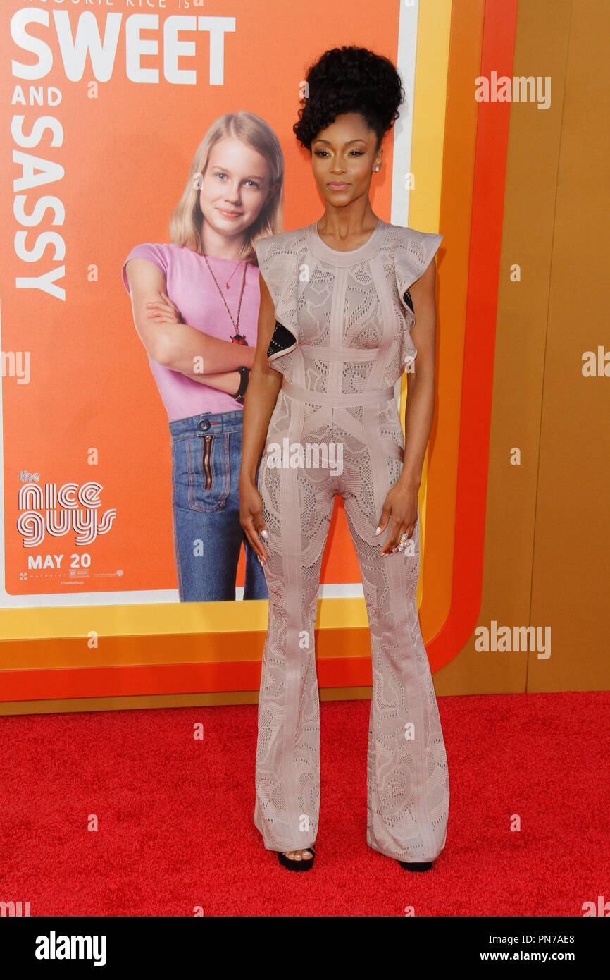 Yaya Dacosta à l'avant-première de Warner Bros Pictures "La Nice Guys' tenue à Théâtre chinois de Grauman à Hollywood, CA, le 10 mai 2016. Photo par Joe Martinez / PictureLux Banque D'Images