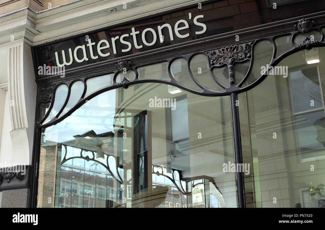 Fenêtre de détails Art Nouveau sur Waterstone's bookshop, Newcastle upon Tyne. Banque D'Images