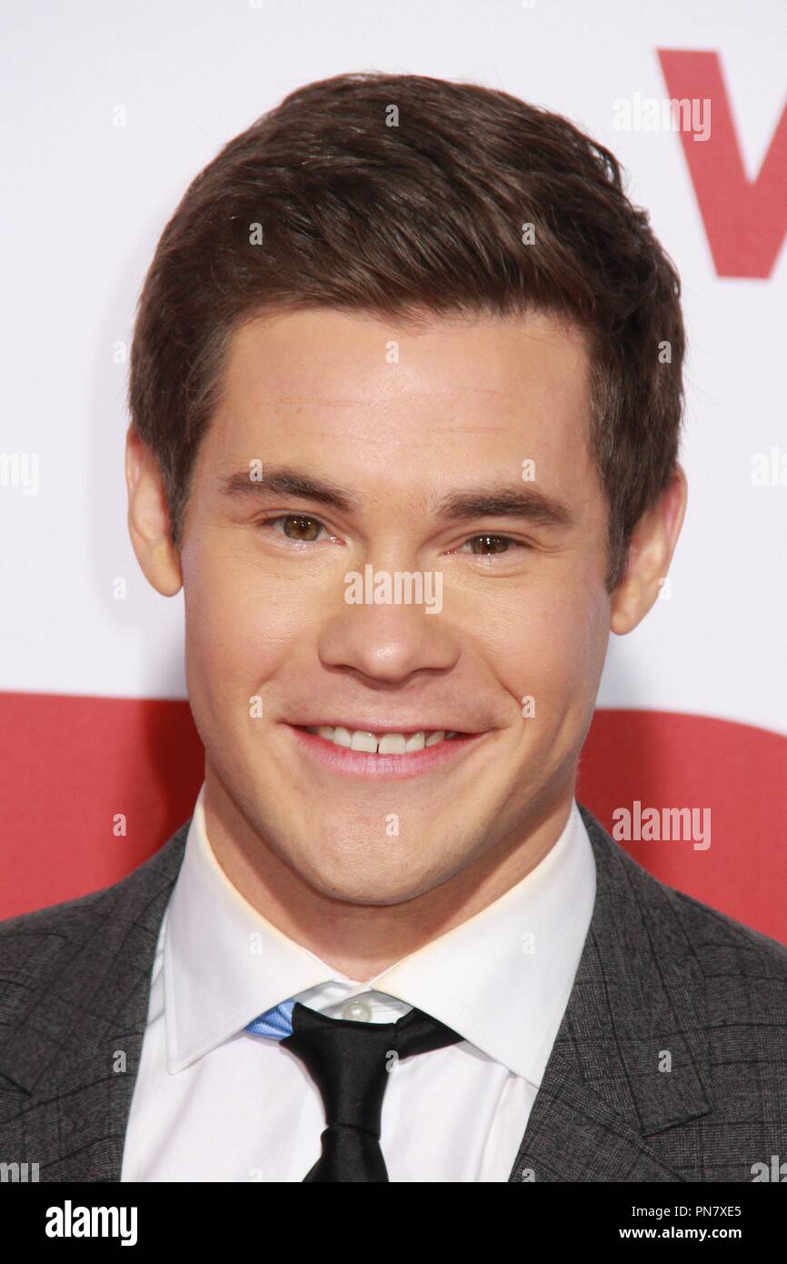 Adam Devine 12/17/2016 "pourquoi lui ?" Premiere au Regency Bruin Theatre de Los Angeles, CA Photo de Julian Blythe / HNW / PictureLux Banque D'Images