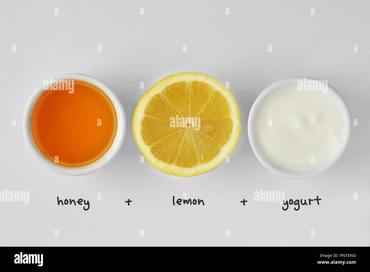 Masque visage fait maison composé de miel, de citron et le yogourt Photo  Stock - Alamy