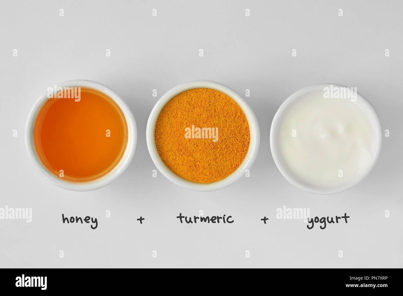 Masque visage fait maison composé de miel, de curcuma et de yaourt Photo  Stock - Alamy