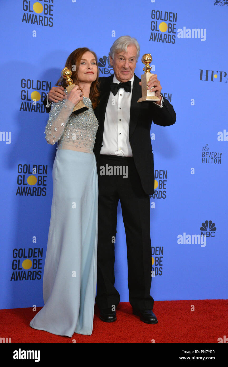 Isabelle Huppert & Paul Verhoeven à la 74e Golden Globe Awards au Beverly Hilton Hotel, Los Angeles, CA , Etats-Unis , 8 janvier 2017 Banque D'Images