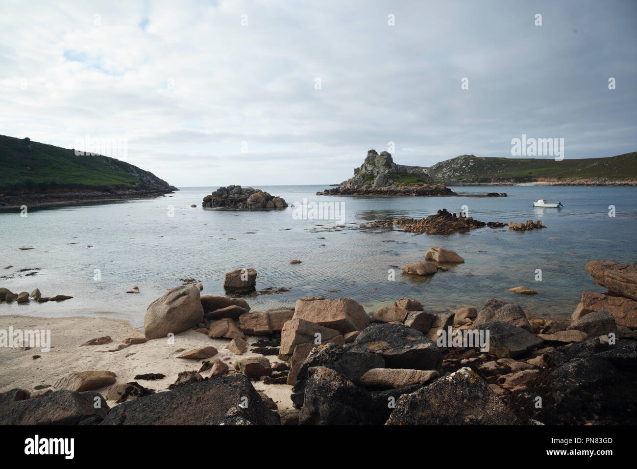 Vue depuis l'île de Bryher pendu et Tresco dans la distance. Îles Scilly. Cornwall. UK. Banque D'Images