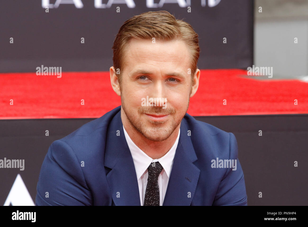 Ryan Gosling à sa main et l'Empreinte cérémonie au Théâtre chinois de Grauman à Hollywood, CA, le 7 décembre 2016. Photo par Joseph Martinez / PictureLux Banque D'Images