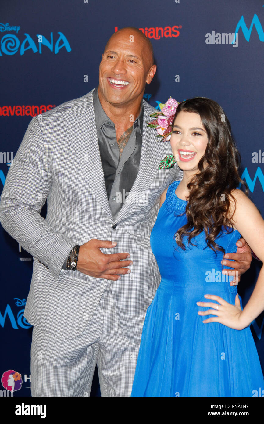 Dwayne Johnson, Auli'je Cravalho à l'AFI Fest 2016 Première mondiale de Disney's 'Moana' tenue à l'Théâtre chinois de Grauman à Hollywood, CA, le 14 novembre 2016. Photo par Joseph Martinez / PictureLux Banque D'Images
