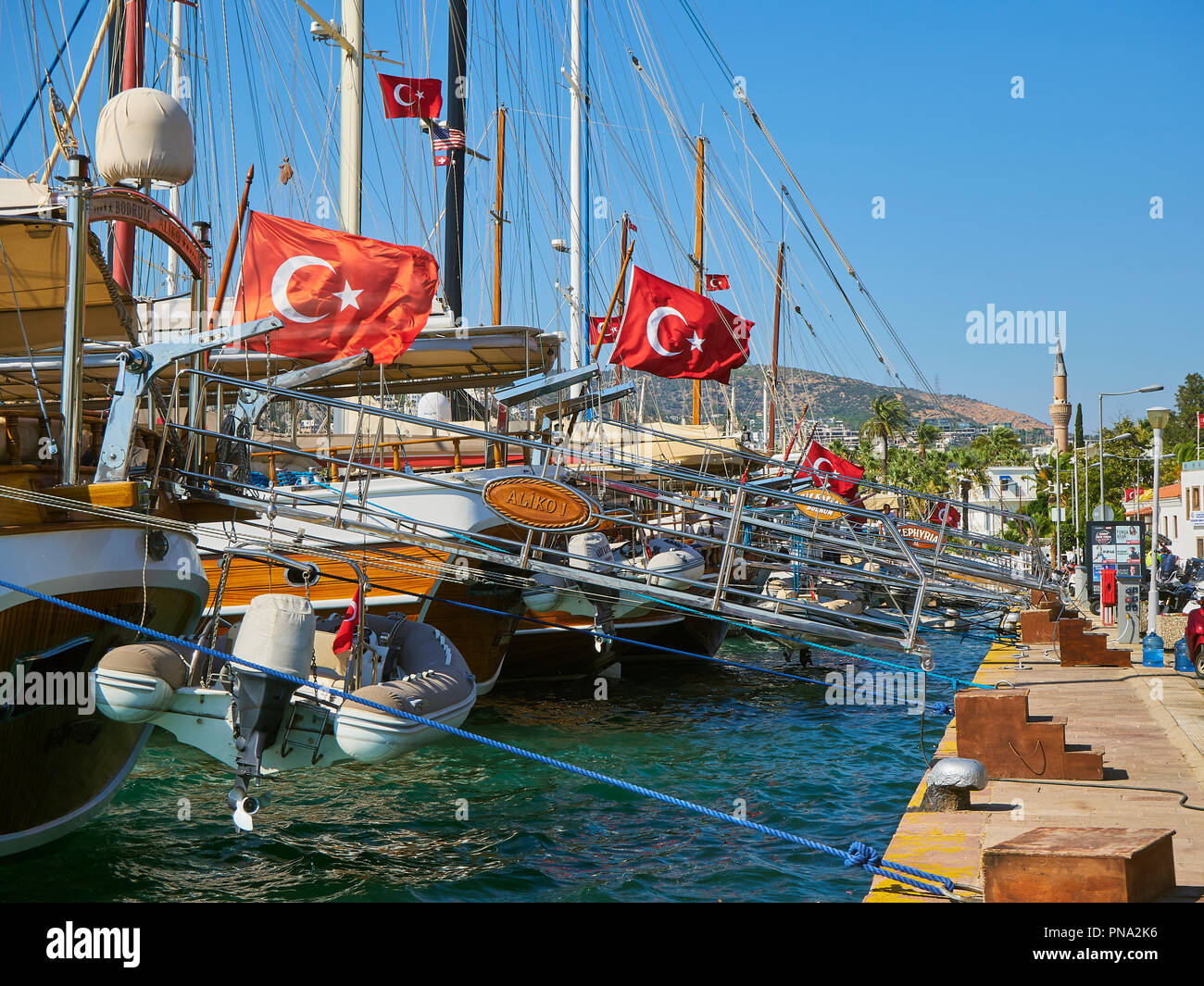 Bodrum, Turquie - le 6 juillet 2018. Bateaux amarrés dans le port de Bodrum. Province de Mugla, Turquie. Banque D'Images