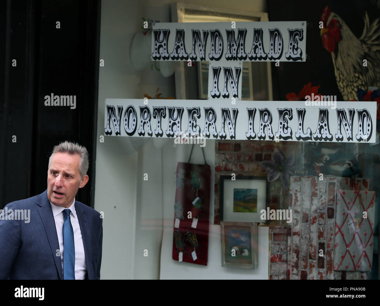 North Antrim MP Ian Paisley à Ballymena comme il l'a gardé son siège après une pétition de révocation n'a pas réussi à attirer suffisamment de signatures. Banque D'Images