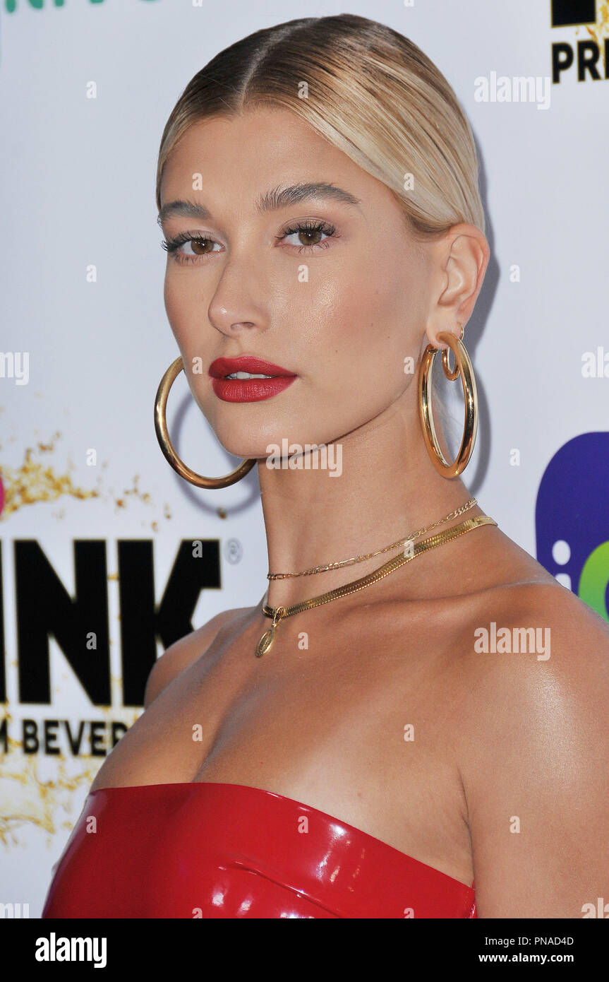 Hailey Baldwin au l'iGO.vivre l'événement de lancement qui a eu lieu au Beverly Wilshire Four Seasons Hotel de Beverly Hills, CA le mercredi, Juillet 26, 2017. Photo de RPAC / PictureLux 33376 Numéro de référence de dossier 024RPAC01 pour un usage éditorial uniquement - Tous droits réservés Banque D'Images