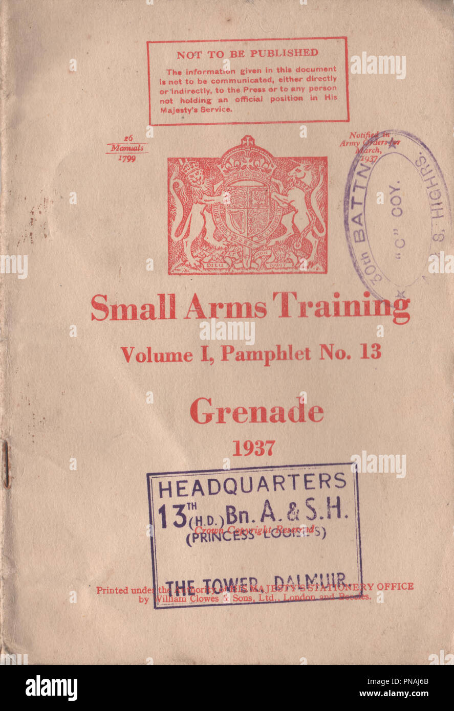 Manuel de formation sur les armes légères 1 Volume 13 Numéro de brochure ou de grenades Mills bomb publié en 1937 par le ministère de la guerre pour fournir des instructions aux militaires britanniques sur l'utilisation de la grenade à main pendant la période d'avant guerre et la seconde guerre mondiale Banque D'Images