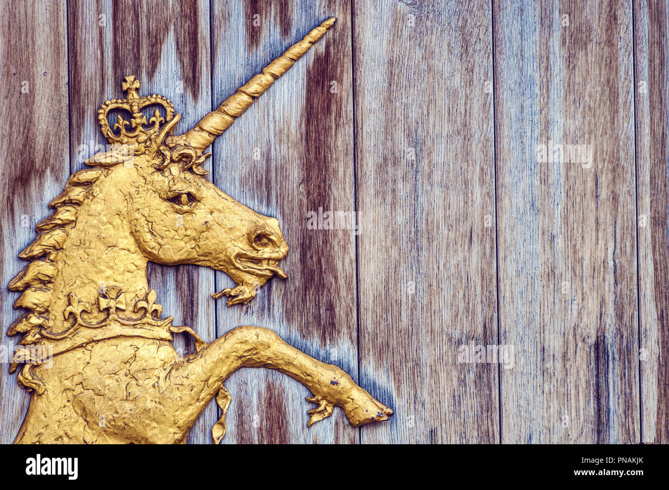 Or mythique unicorn sur la porte de la galerie de la Reine à Édimbourg. Banque D'Images