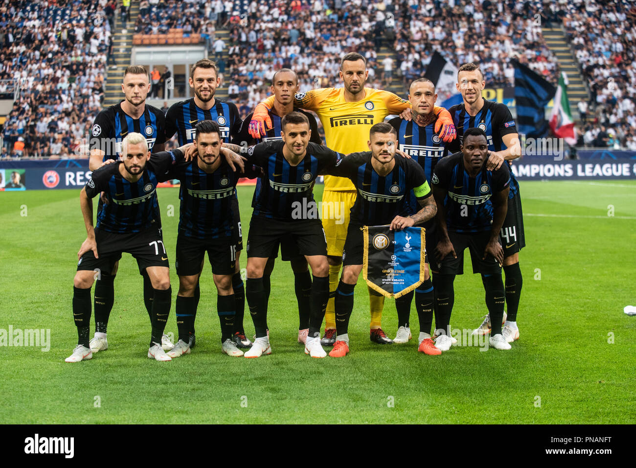 L'Inter Milan team avant la phase de groupes de la Ligue des Champions match entre l'Inter Milan et Tottenham Hotspur au Stadio San Siro. Le sco final Banque D'Images