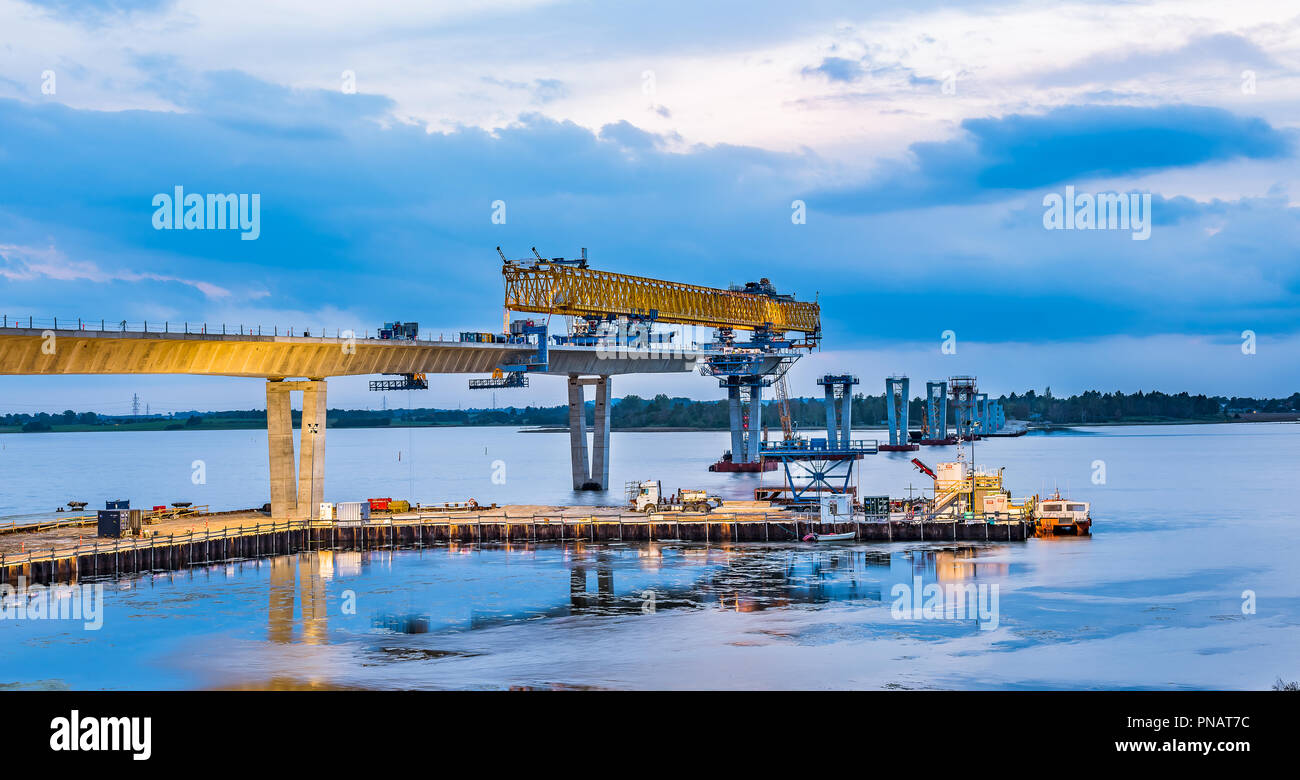 Le nouveau pont en béton sur Firth Roskilde est nommée la princesse Mary Bridge, un chantier avec reflets dans l'eau Banque D'Images