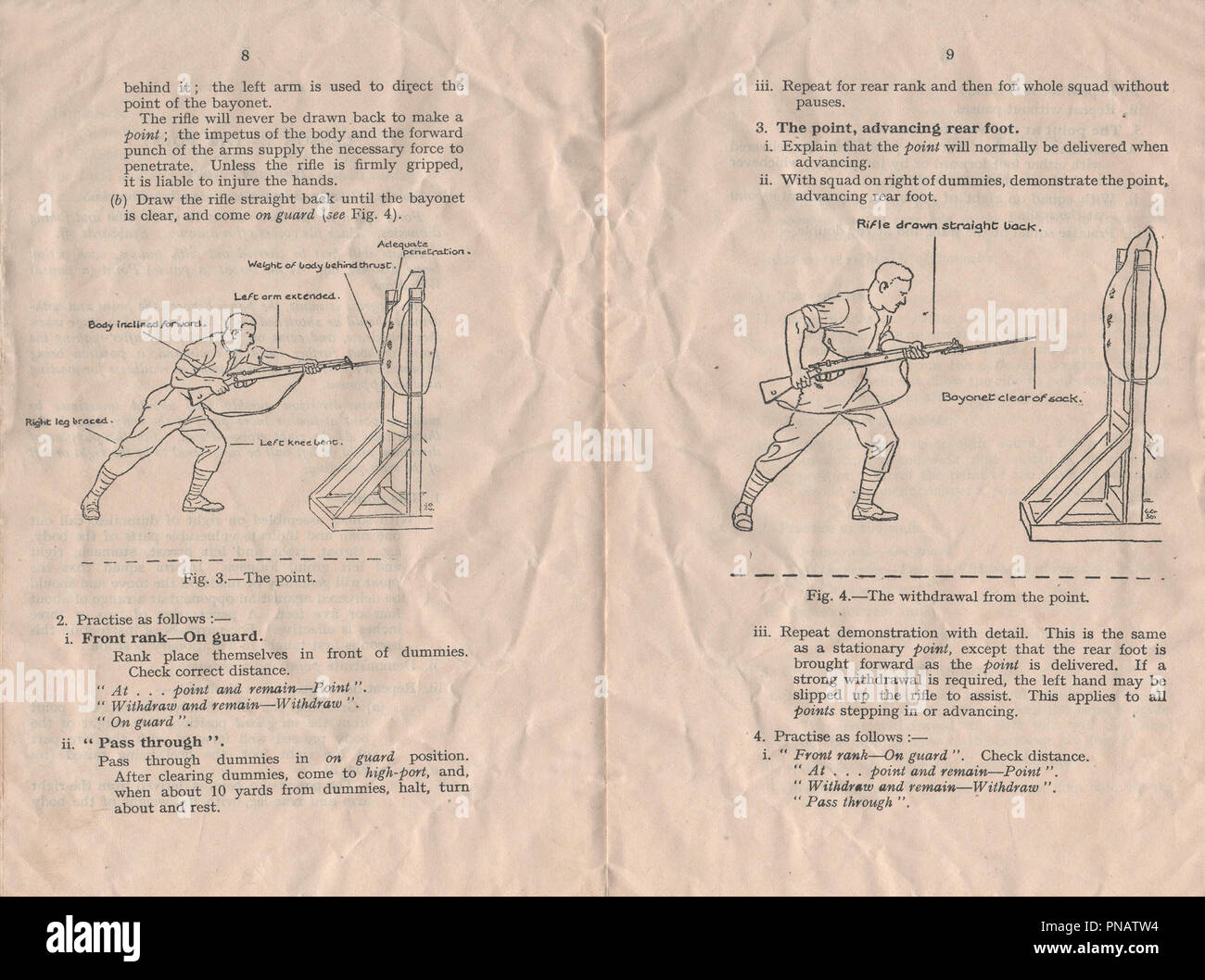 Manuel de formation de petit calibre volume 1 numéro 12 brochure publiée à baïonnette en 1937 par le ministère de la guerre pour fournir des instructions aux militaires britanniques sur la façon d'utiliser le fusil à baïonnette montée pendant la période d'avant guerre et la seconde guerre mondiale Banque D'Images