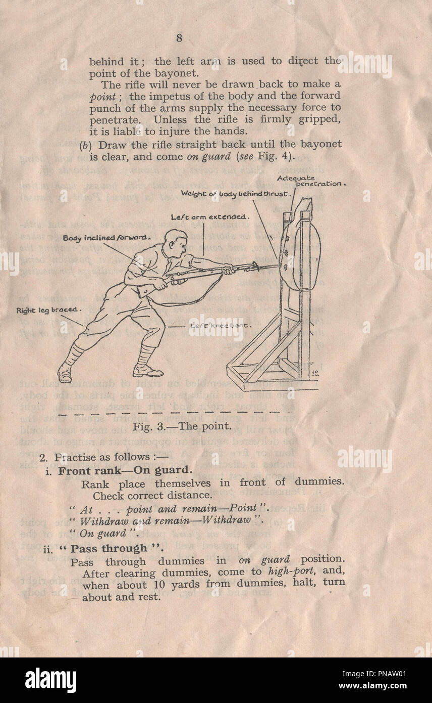 Manuel de formation de petit calibre volume 1 numéro 12 brochure publiée à baïonnette en 1937 par le ministère de la guerre pour fournir des instructions aux militaires britanniques sur la façon d'utiliser le fusil à baïonnette montée pendant la période d'avant guerre et la seconde guerre mondiale Banque D'Images