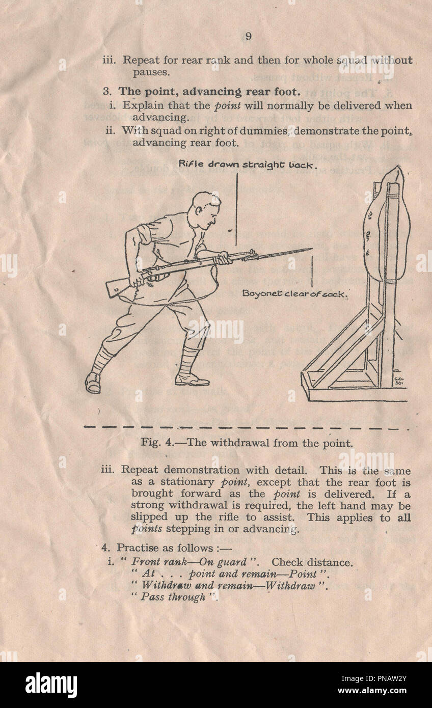 Manuel de formation de petit calibre volume 1 numéro 12 brochure publiée à baïonnette en 1937 par le ministère de la guerre pour fournir des instructions aux militaires britanniques sur la façon d'utiliser le fusil à baïonnette montée pendant la période d'avant guerre et la seconde guerre mondiale Banque D'Images