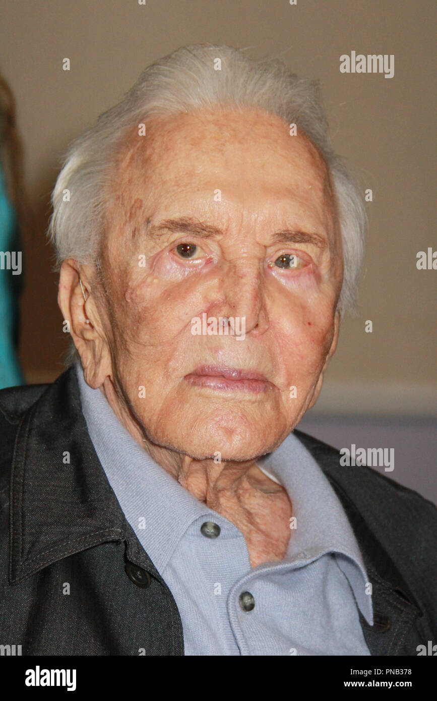 Kirk Douglas 05/04/2017 Le 25e anniversaire de l'Anne Douglas Centre pour femmes à Los Angeles Mission a tenu à la mission de Los Angeles à Los Angeles, CA Photo par Izumi Hasegawa / HNW / PictureLux Banque D'Images
