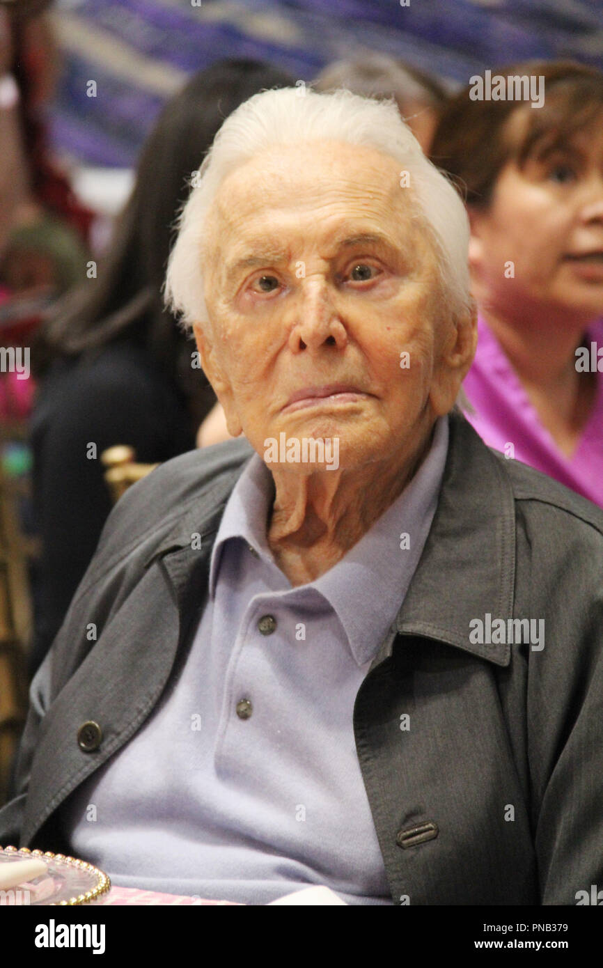 Kirk Douglas 05/04/2017 Le 25e anniversaire de l'Anne Douglas Centre pour femmes à Los Angeles Mission a tenu à la mission de Los Angeles à Los Angeles, CA Photo par Izumi Hasegawa / HNW / PictureLux Banque D'Images