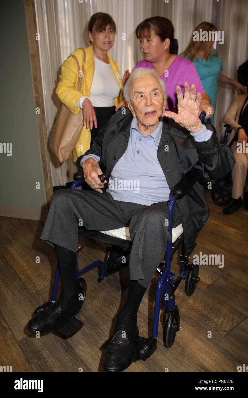 Kirk Douglas 05/04/2017 Le 25e anniversaire de l'Anne Douglas Centre pour femmes à Los Angeles Mission a tenu à la mission de Los Angeles à Los Angeles, CA Photo par Izumi Hasegawa / HNW / PictureLux Banque D'Images