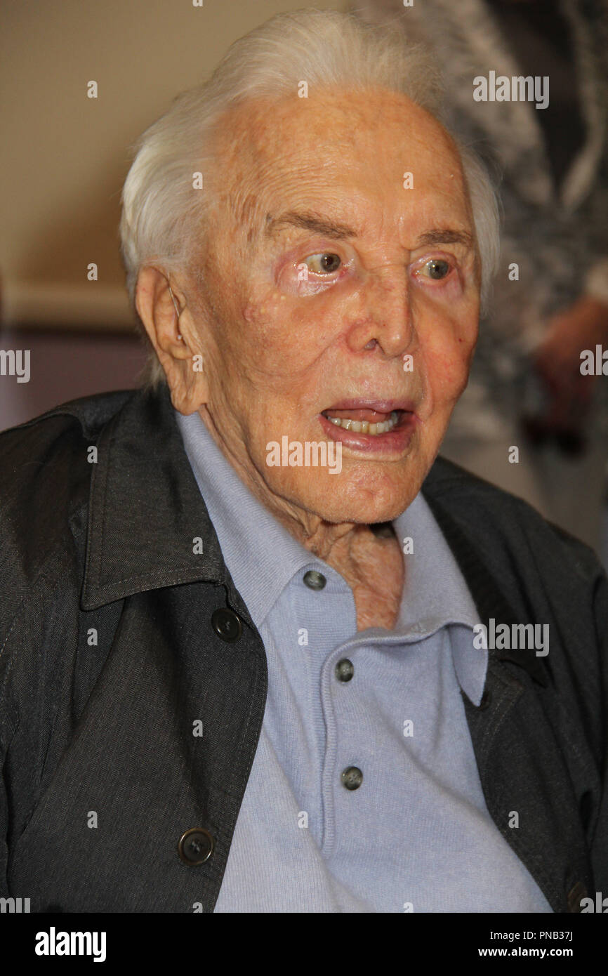 Kirk Douglas 05/04/2017 Le 25e anniversaire de l'Anne Douglas Centre pour femmes à Los Angeles Mission a tenu à la mission de Los Angeles à Los Angeles, CA Photo par Izumi Hasegawa / HNW / PictureLux Banque D'Images