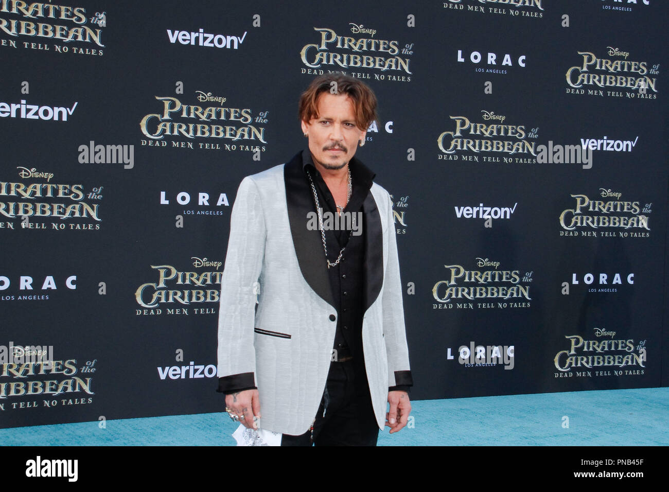 Johnny Depp à la première de "Disney's Pirates des Caraïbes : Dead Men Tell No Tales' tenue à l'Kodak Theater à Hollywood, CA, le 18 mai 2017. Photo par Joseph Martinez / PictureLux Banque D'Images