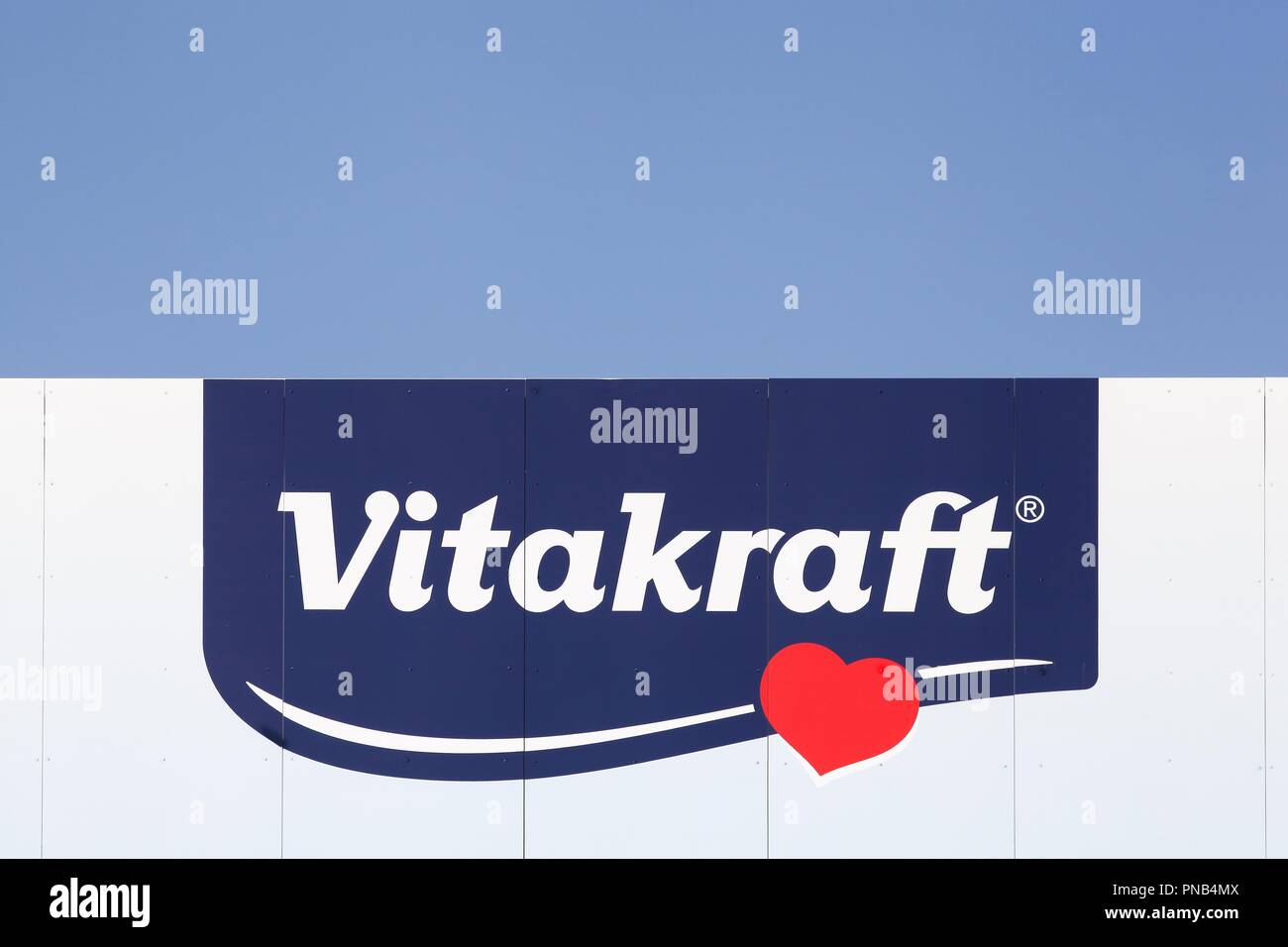 Bremen, Allemagne - septembre 1, 2018 : Vitakraft logo sur un mur. Vitakraft est une des plus grandes marques de l'industrie des animaux de compagnies basées dans Bremen Banque D'Images