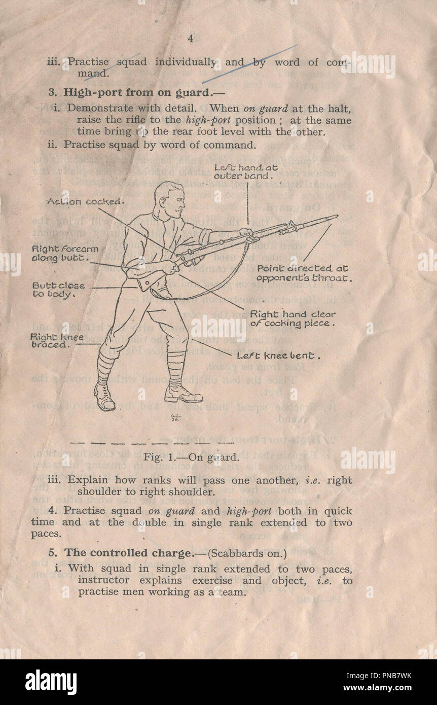 Manuel de formation de petit calibre volume 1 numéro 12 brochure publiée à baïonnette en 1937 par le ministère de la guerre pour fournir des instructions aux militaires britanniques sur la façon d'utiliser le fusil à baïonnette montée pendant la période d'avant guerre et la seconde guerre mondiale Banque D'Images