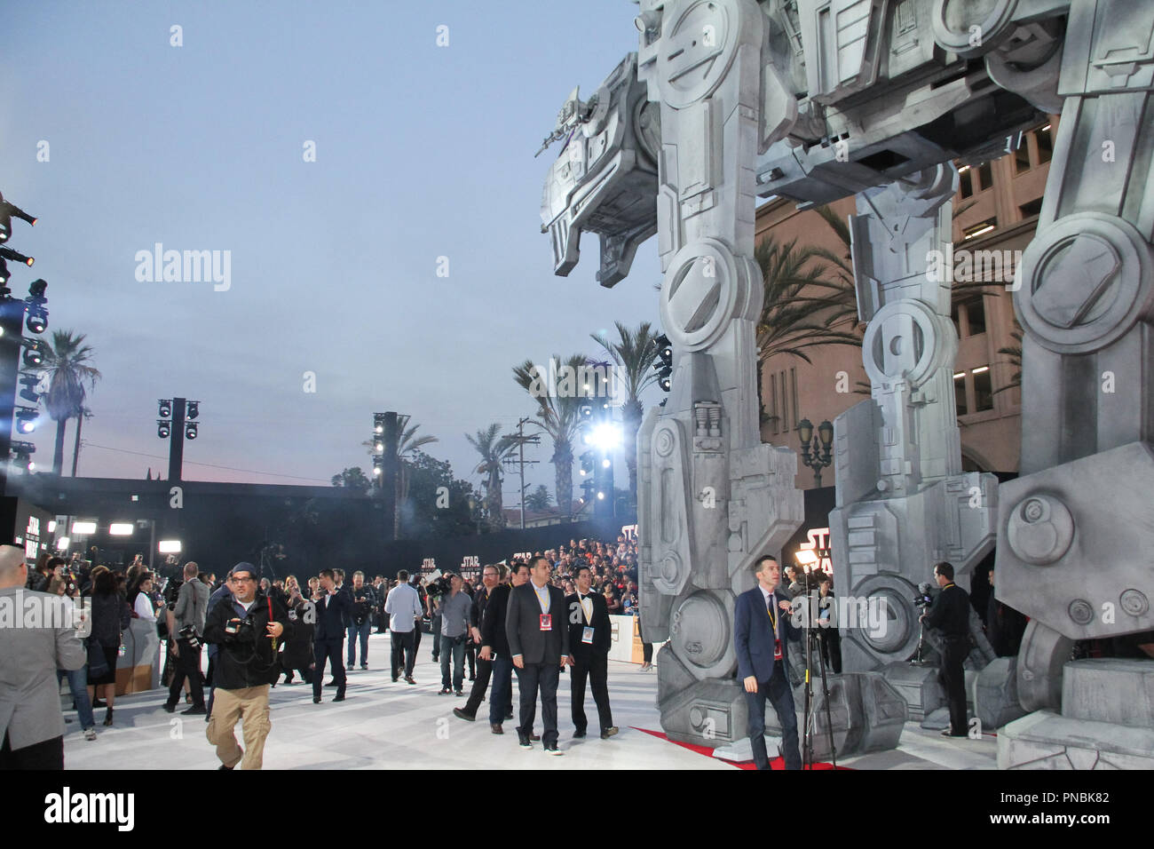 Atmosphère à la première mondiale de Lucasfilm's ' : Le dernier des Jedi qui s'est tenue au Shrine Auditorium à Los Angeles, CA, le 9 décembre 2017. Photo par Joseph Martinez / PictureLux Banque D'Images