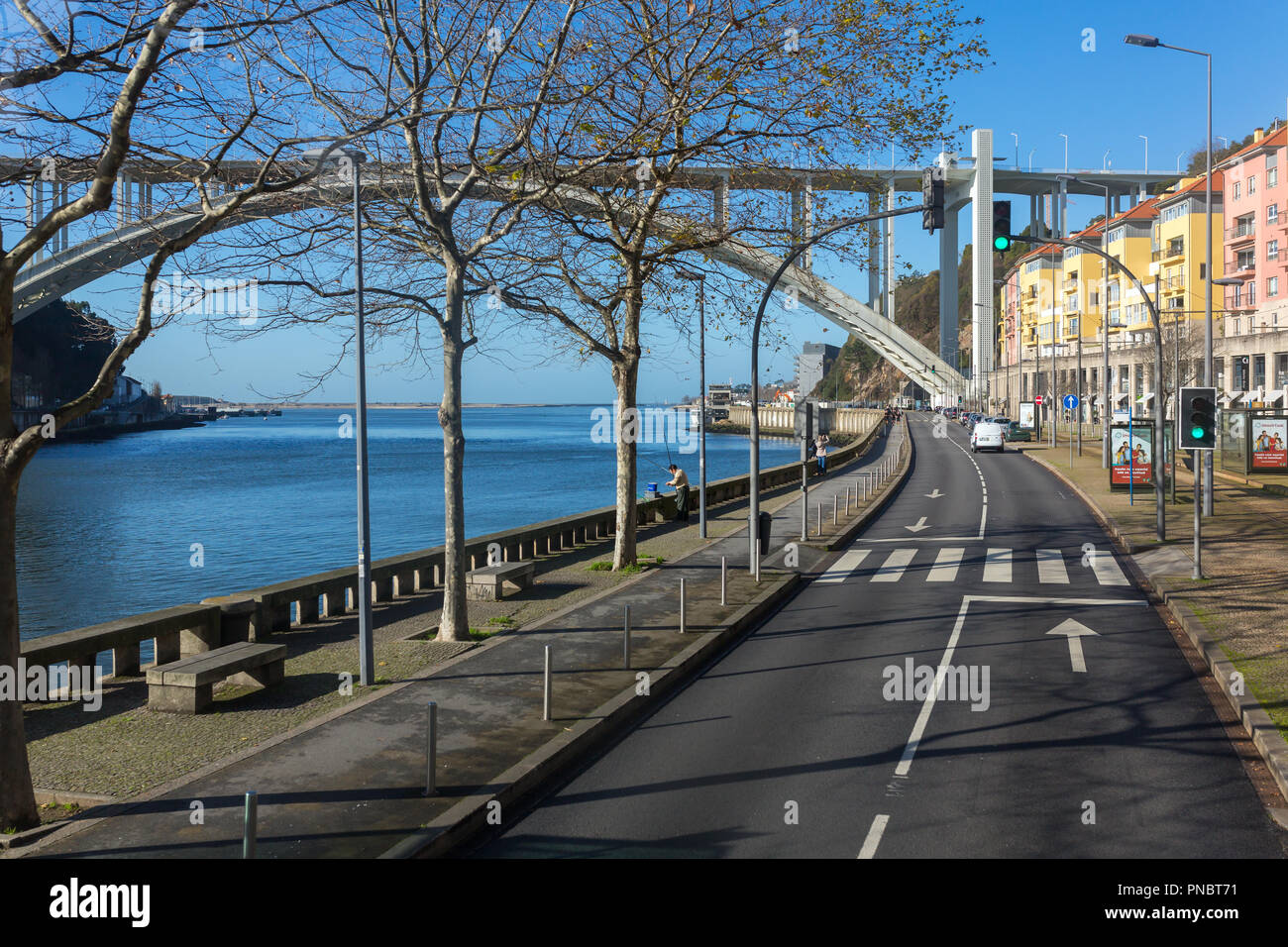 Porto, Portugal - le 17 janvier 2018 : Ponte da Arrabida Bridge à Porto, Portugal Banque D'Images
