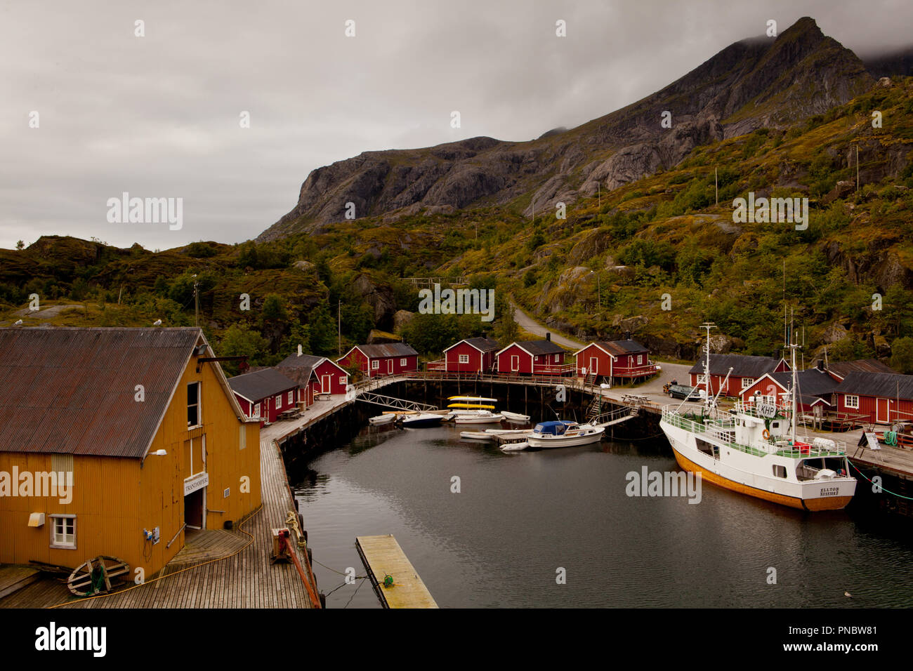 Der kleine Ot Nusfjord auf den Lofoten wird als Museumsort umklammert ist und erhalten. Banque D'Images