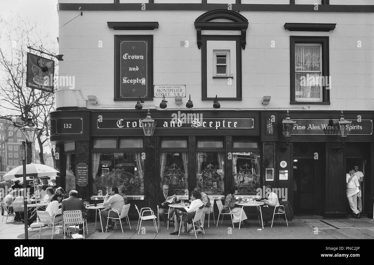 L'ex-Crown & Sceptre pub, Knightsbridge, Londres, Angleterre, Royaume-Uni. Circa 1980 Banque D'Images