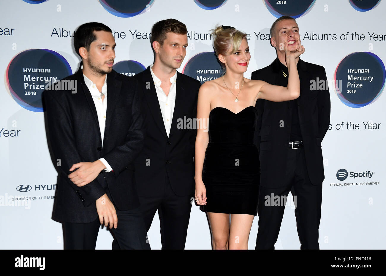 Joel Amey, Joff Oddie, Ellie Rowsell et Theo Ellis de Wolf Alice participant à la Hyundai 2018 Mercury Music Prize, tenue à l'Eventim Apollo, Londres. Pour un usage éditorial dans le cadre de la 2018 Prix Mercure Hyundai uniquement. Banque D'Images