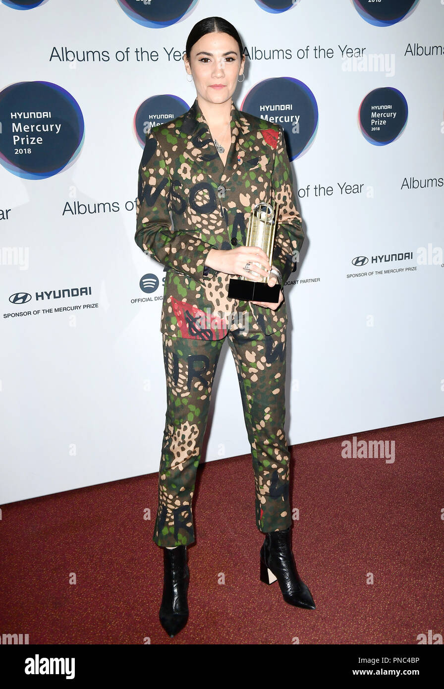 Nadine Shah avec sa nomination à l'trophée 2018 Hyundai Mercury Music Prize, tenue à l'Eventim Apollo, Londres. Pour un usage éditorial dans le cadre de la 2018 Prix Mercure Hyundai uniquement. Banque D'Images