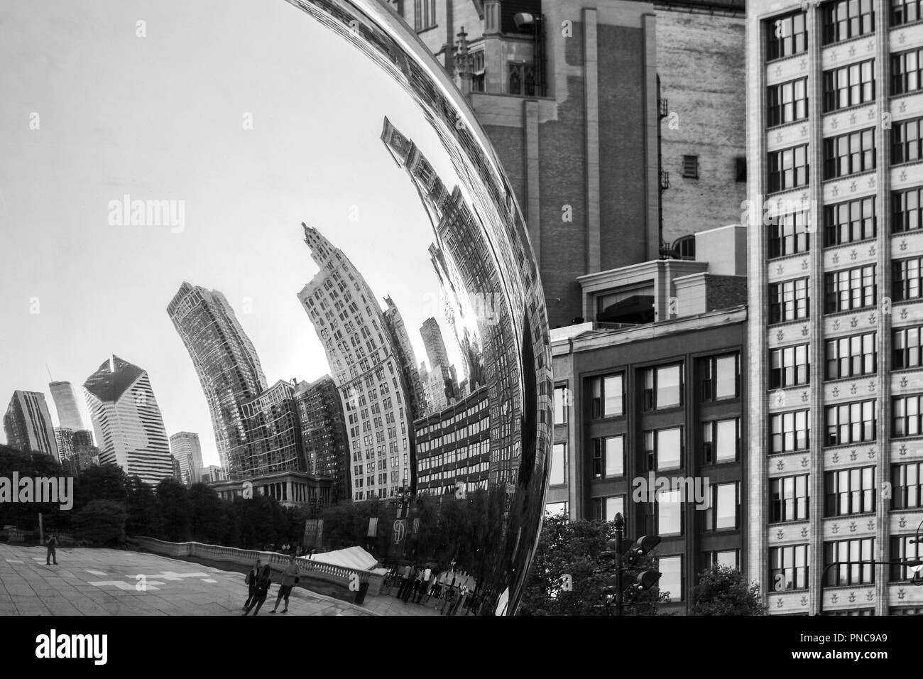 Cloud Gate sculpture, le Bean, par l'artiste anglais Anish Kapoor, dans le Millennium Park, Chicago, IL. Banque D'Images