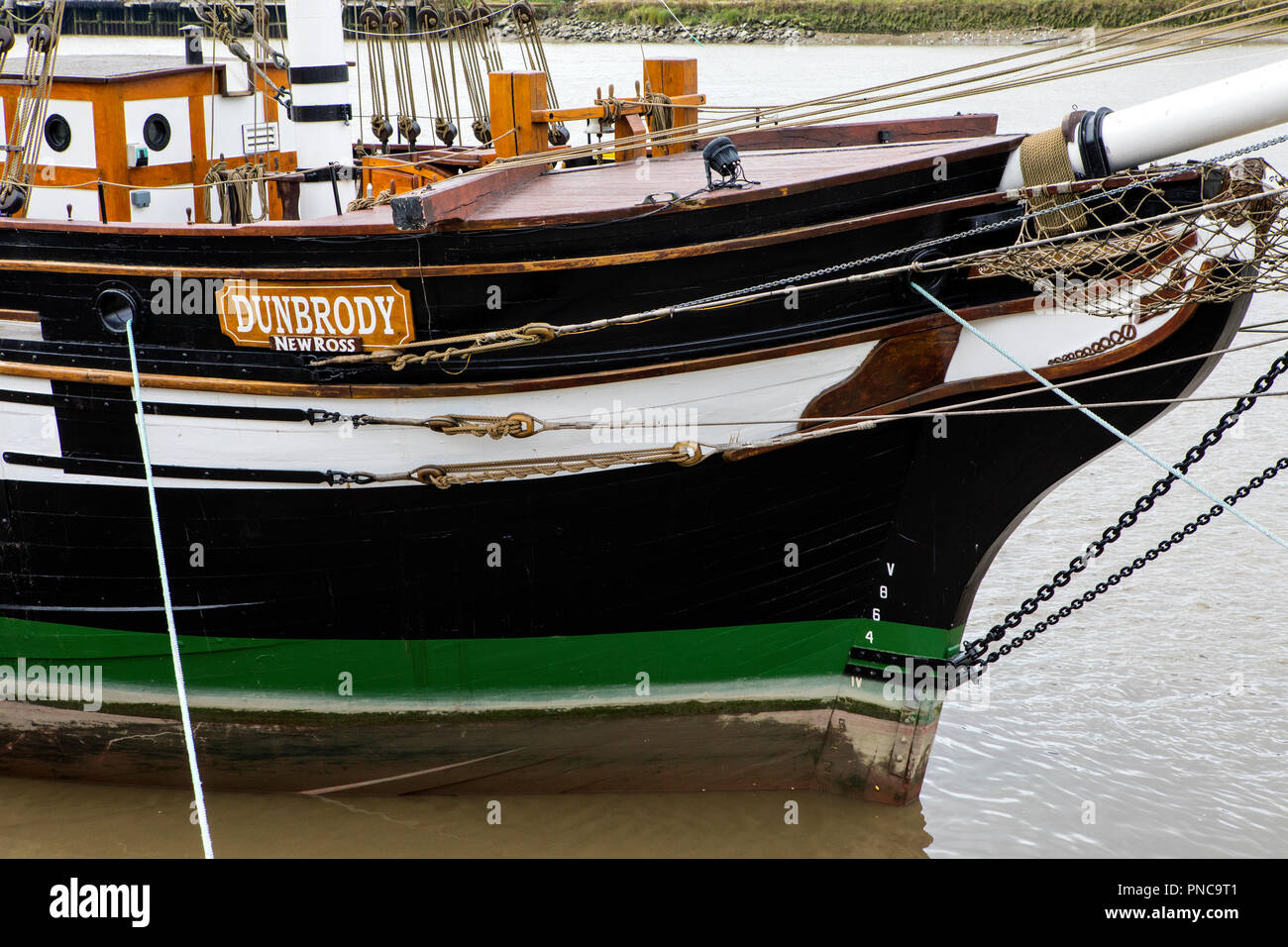 New Ross, République d'Irlande - 14 août 2018 : une vue de la réplique de l'Dunbrody famine ship, amarrés sur le quai dans la ville de New Ross dans Cou Banque D'Images